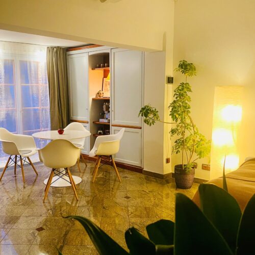 Q-Street Studio Apartment