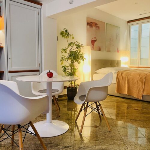 Q-Street Studio Apartment