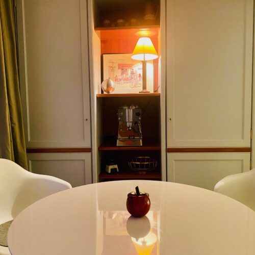 Q-Street Studio Apartment