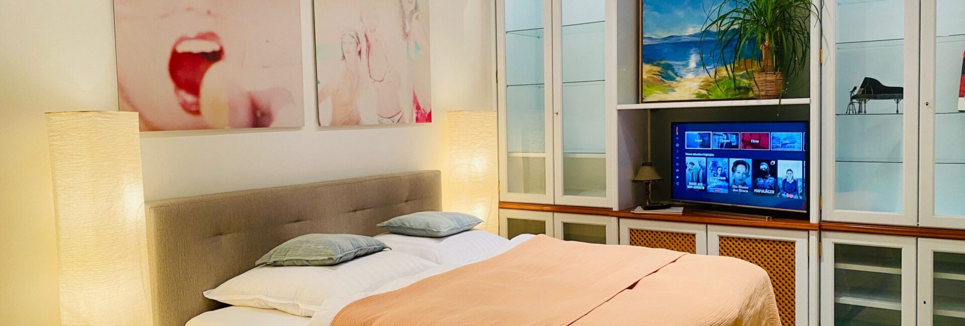 Q-Street Studio Apartment