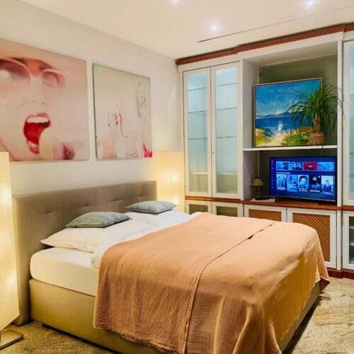 Q-Street Studio Apartment