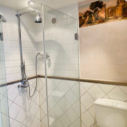 Q-Street Studio Apartment