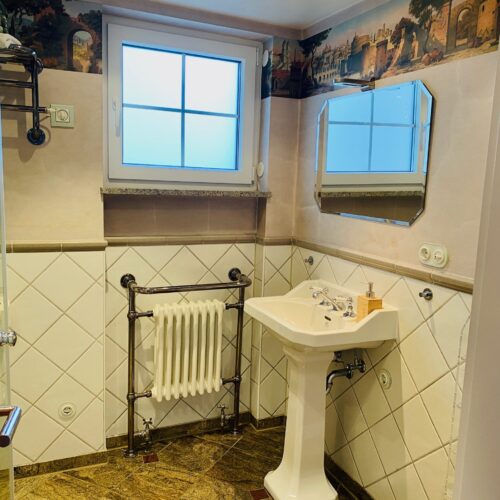 Q-Street Studio Apartment